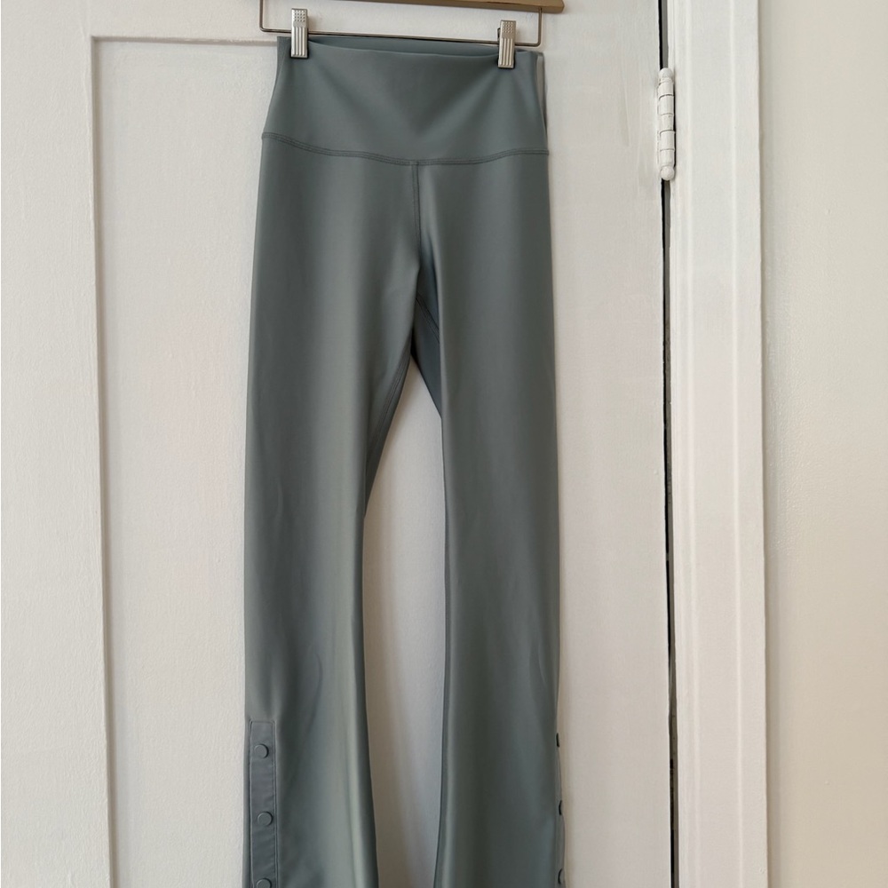 ALO Yoga Leggings w/ snap detail
